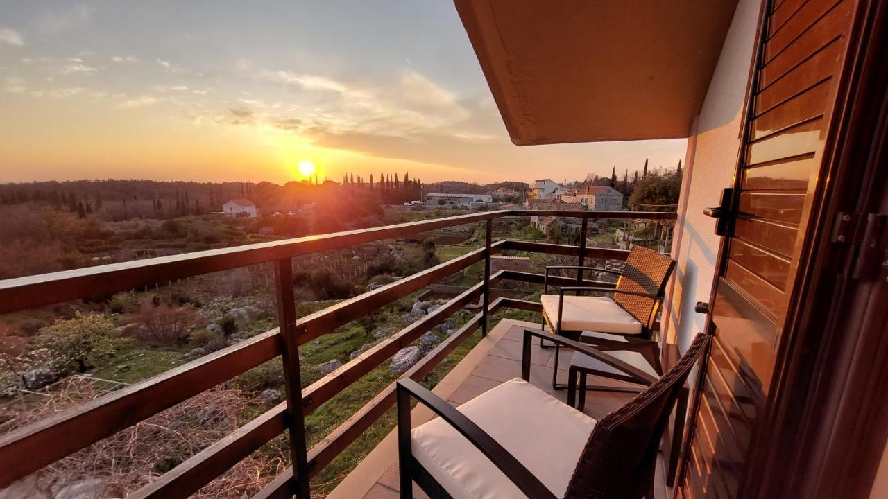 Le Petit Apartment Čilipi Exterior foto