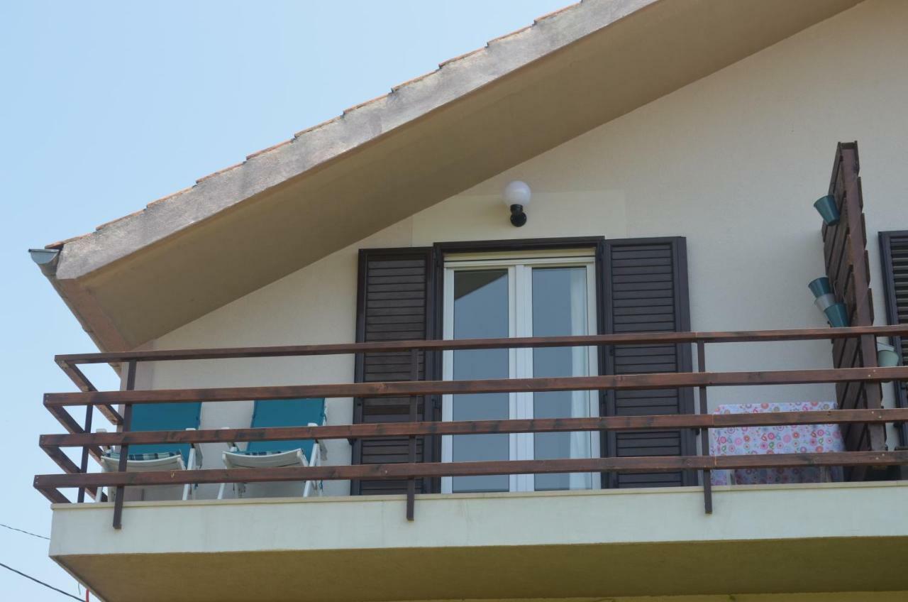 Le Petit Apartment Čilipi Exterior foto