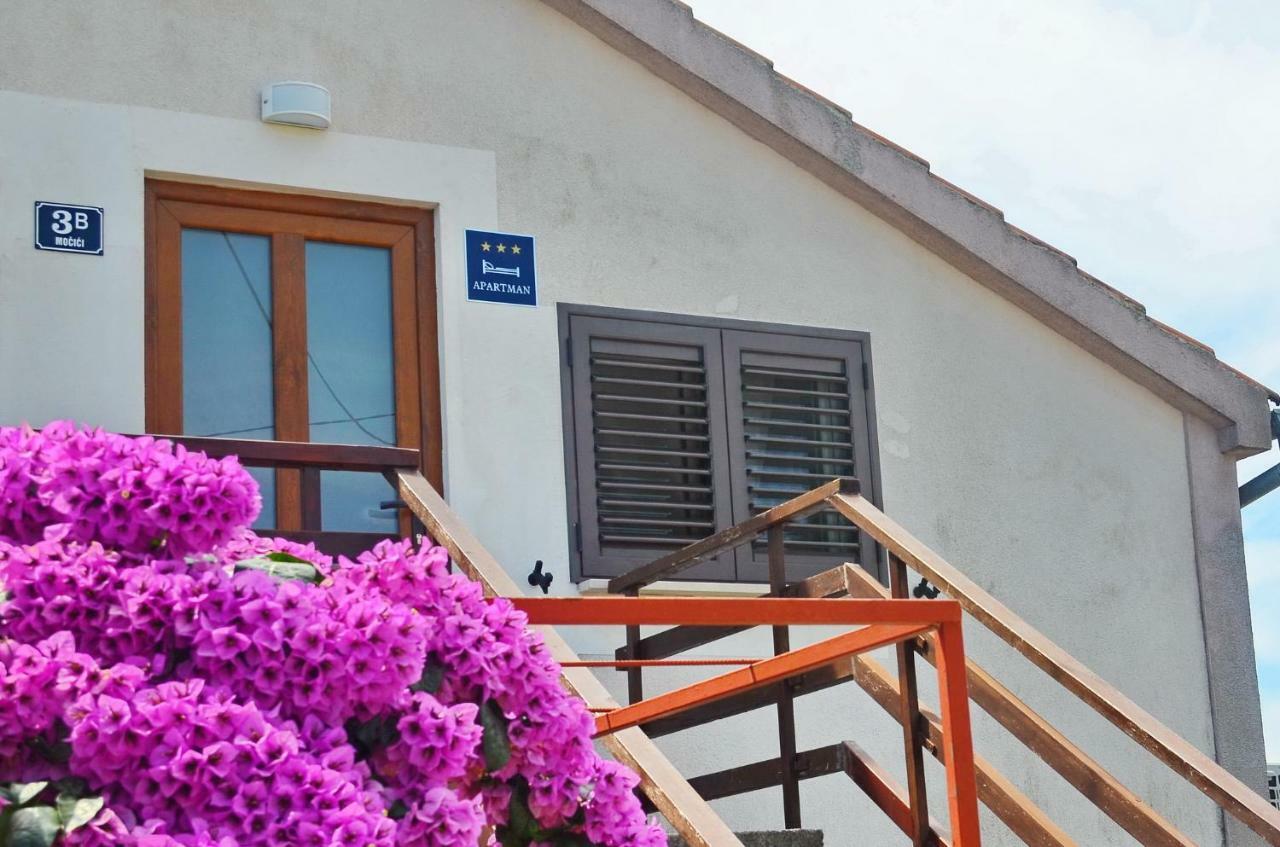 Le Petit Apartment Čilipi Exterior foto
